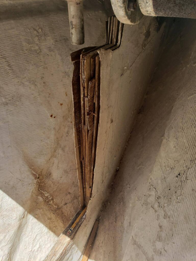 delamination in anchor locker 